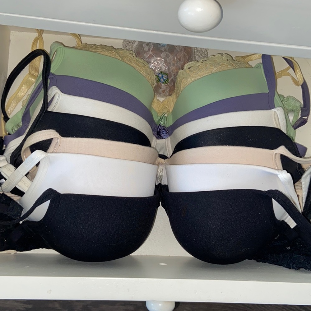 Nordstrom Intimates Bra Collection. 8 Total.  Most Sized 36C.  Excellent Cond.